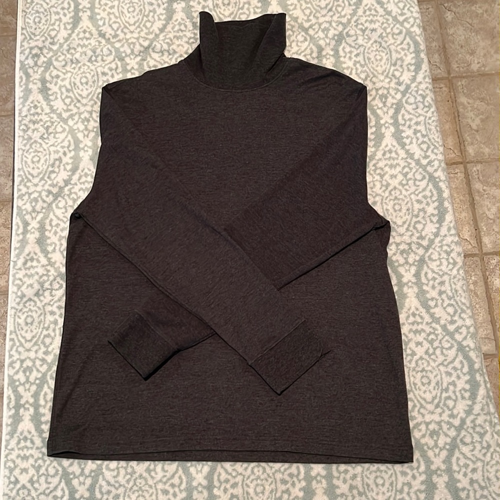 🦋5/$25 St. John’s Bay Charcoal Turtleneck shirt